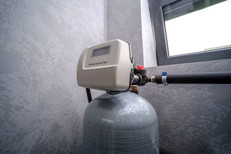 Water softener tank and control head